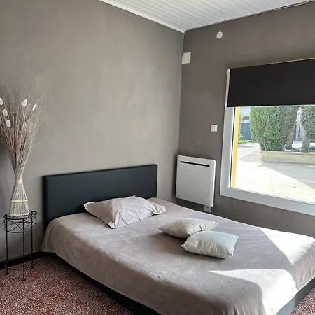 Location 1 Et Dependance En Supplement Infos Importantes Dans Un Mas Provencal Au Coeur Du Luberon *